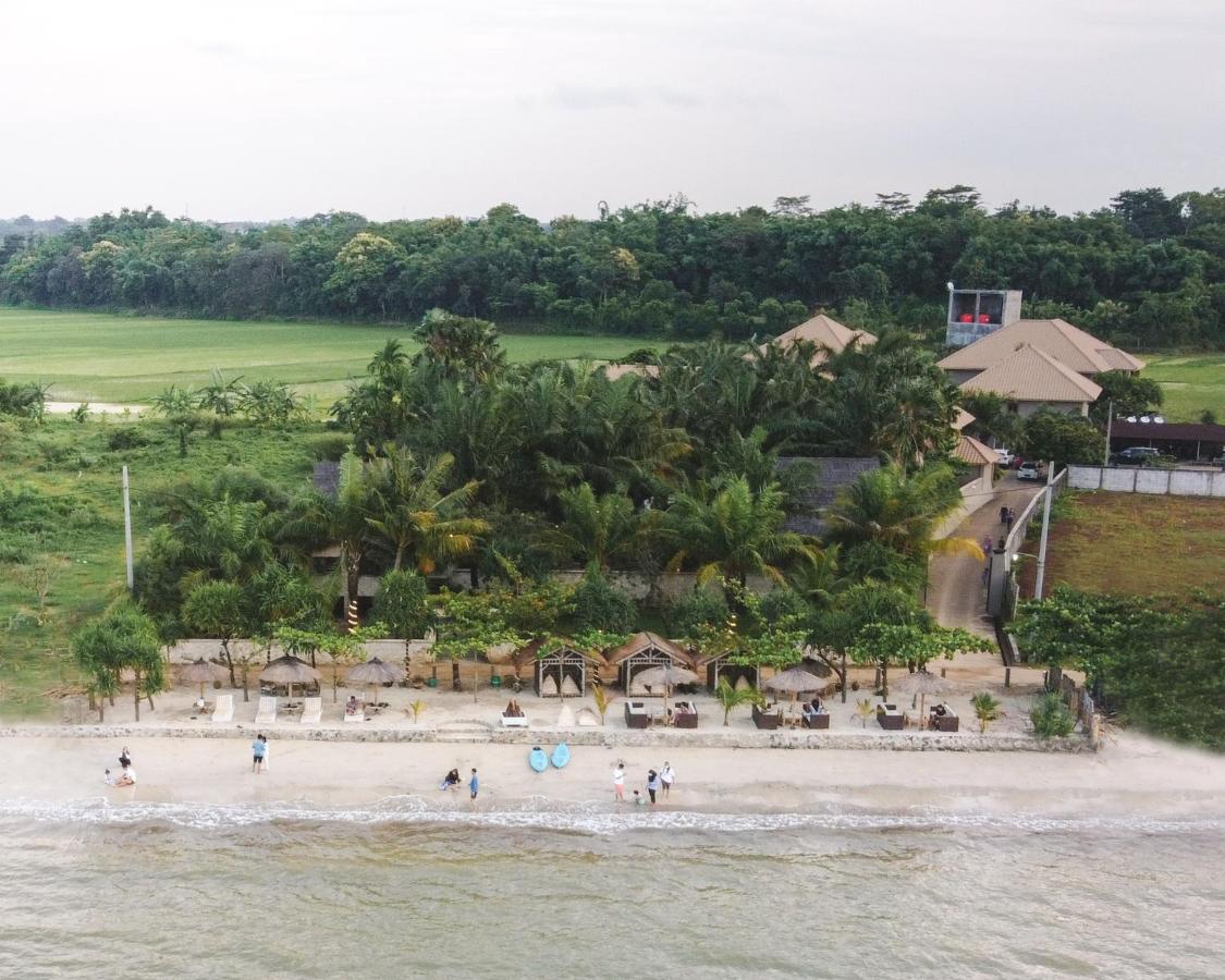 Coconut Lodge Resort Jepara Exterior photo